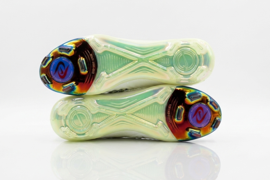 Nike Phantom Luna Low FG Soccer Cleats Performance