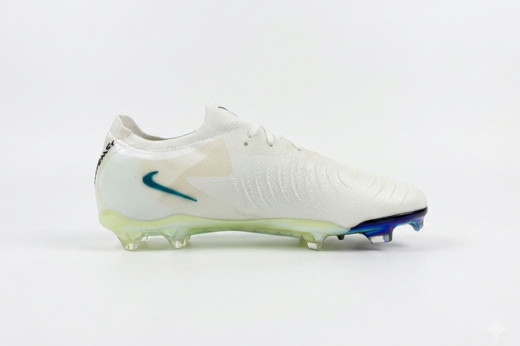 Nike Phantom Luna Low FG Soccer Cleats Performance